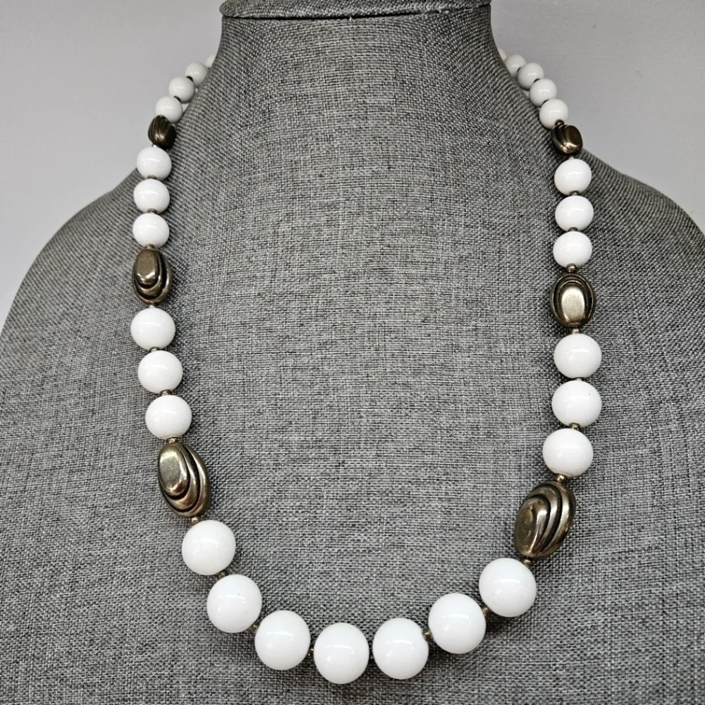 VINTAGE White Single Strand Plastic Beaded Bead Necklace Made in Korea